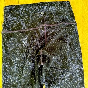 Lululemon leggings size 6. Good condition
